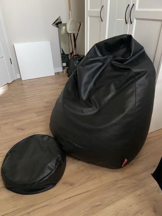 Pufy typu worek 2 sztuki+ dwa podnóżki