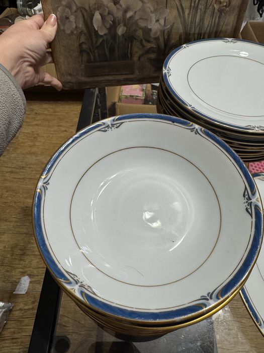 Noritake  тарілки з вишуканоі кістяноі порцеляни 580 грн шт.