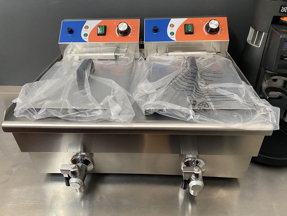 Fritadeira 10 litros mais 10 litros Nova com torneiras