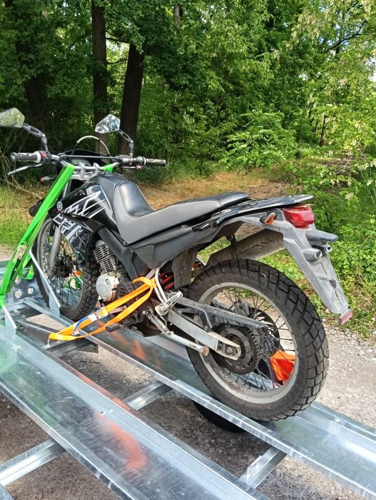 Yamaha XT 125R -