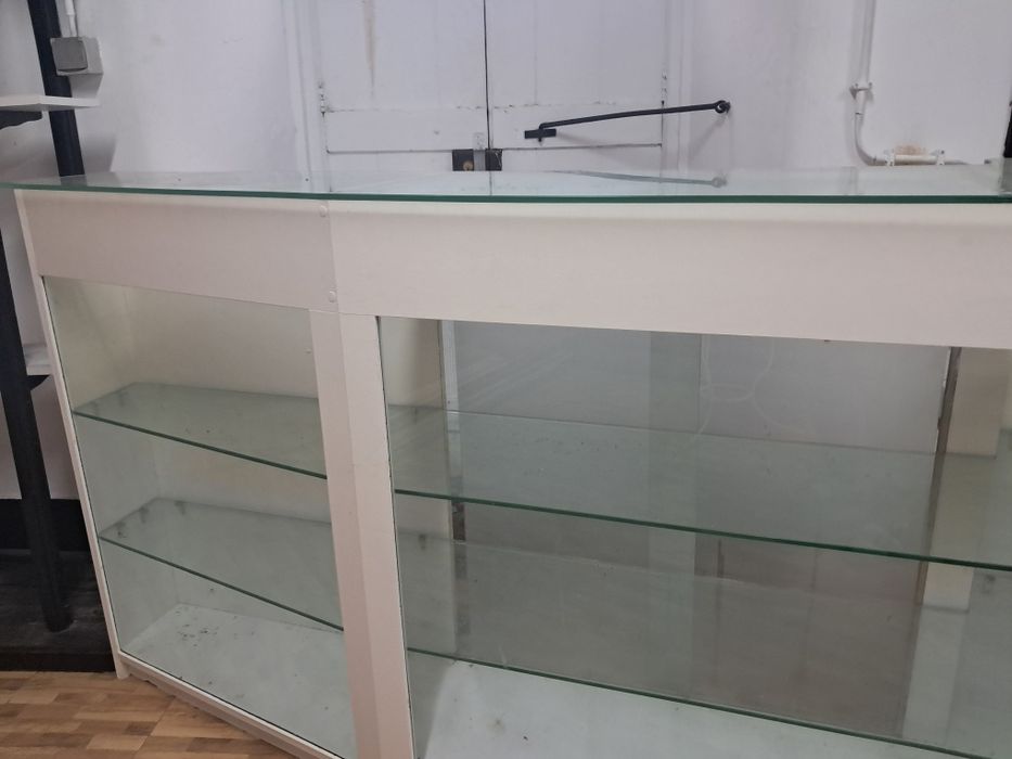 Balcão de atendimento e vitrine