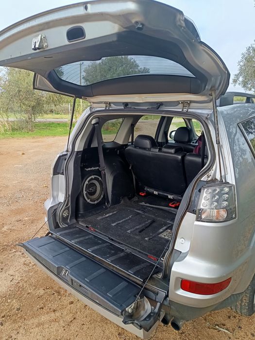 Mitsubishi Outlander - 7 Lugares