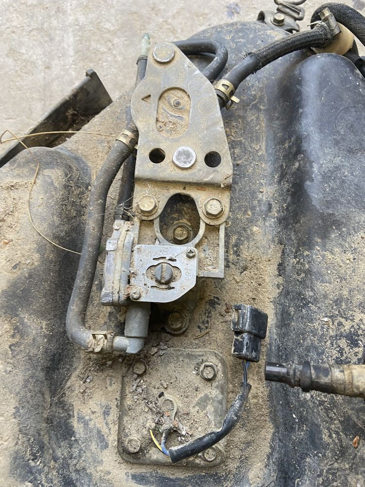 Pompa paliwa zbuornik korek paliwa kawasaki kvf 750 bruteforce 650 kvf