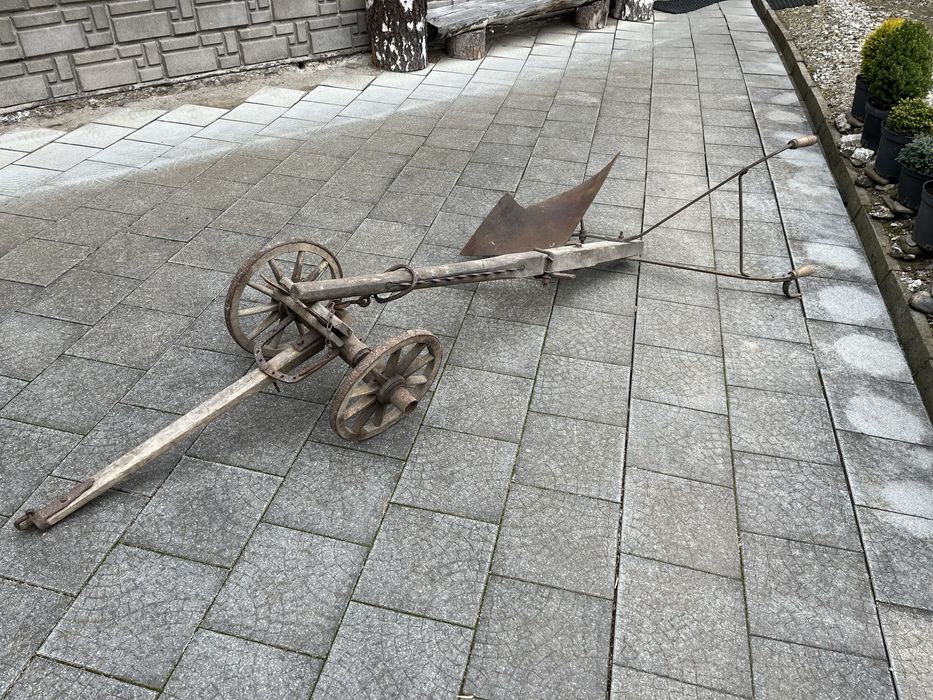 Stary pług konny, antyk