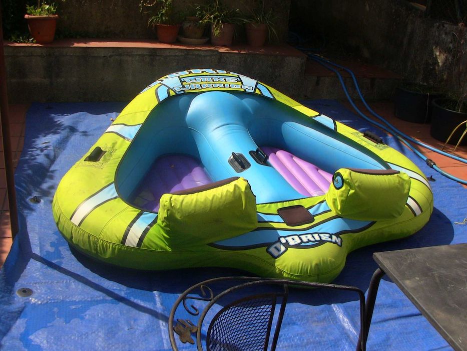 Boia de reboque para barco, duas pessoas.