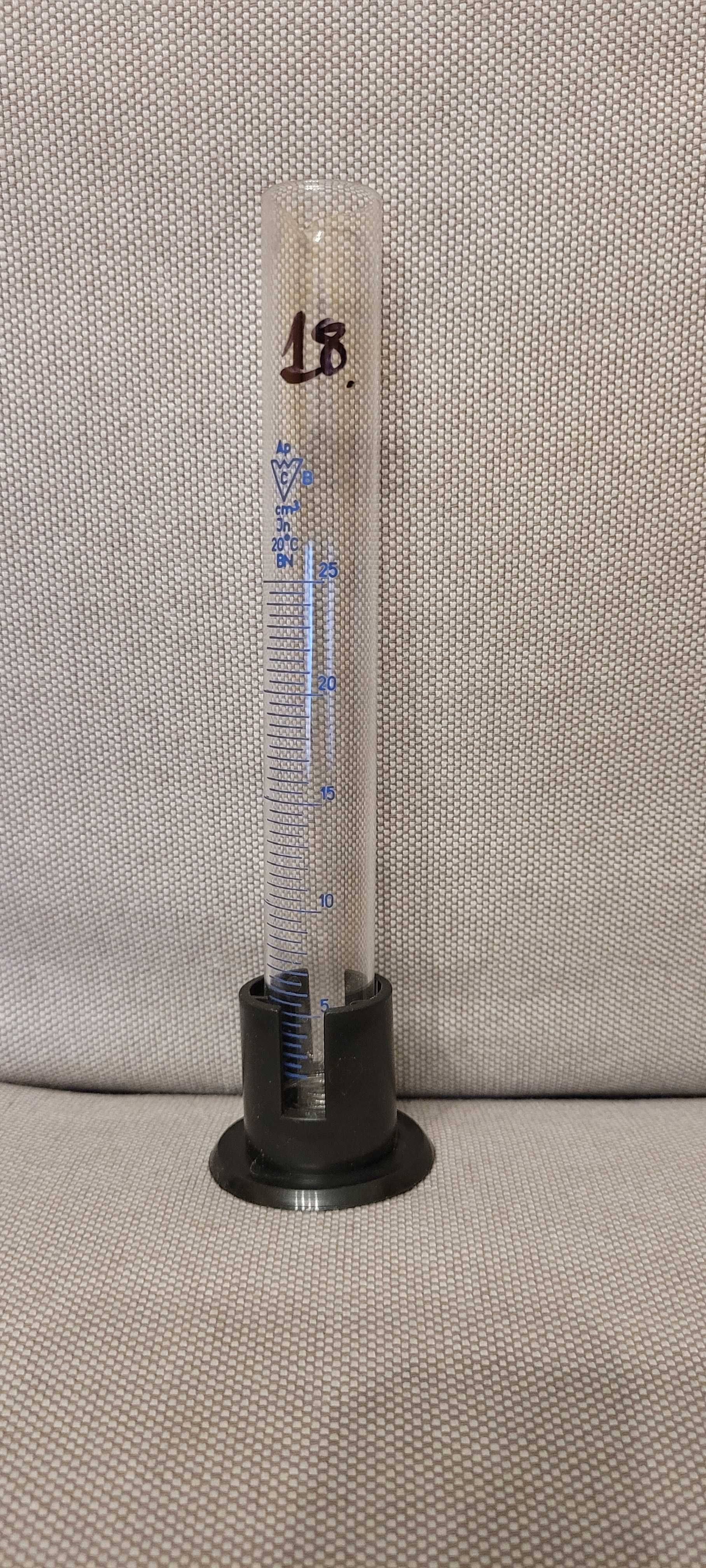 Cylinder miarowy nr 18, pojemność 25 ml / szkło laboratoryjne
