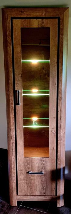 Witryna podświetlana Kolekcja AMARANT - MEBLE GOŁĄB (dąb lefaks)