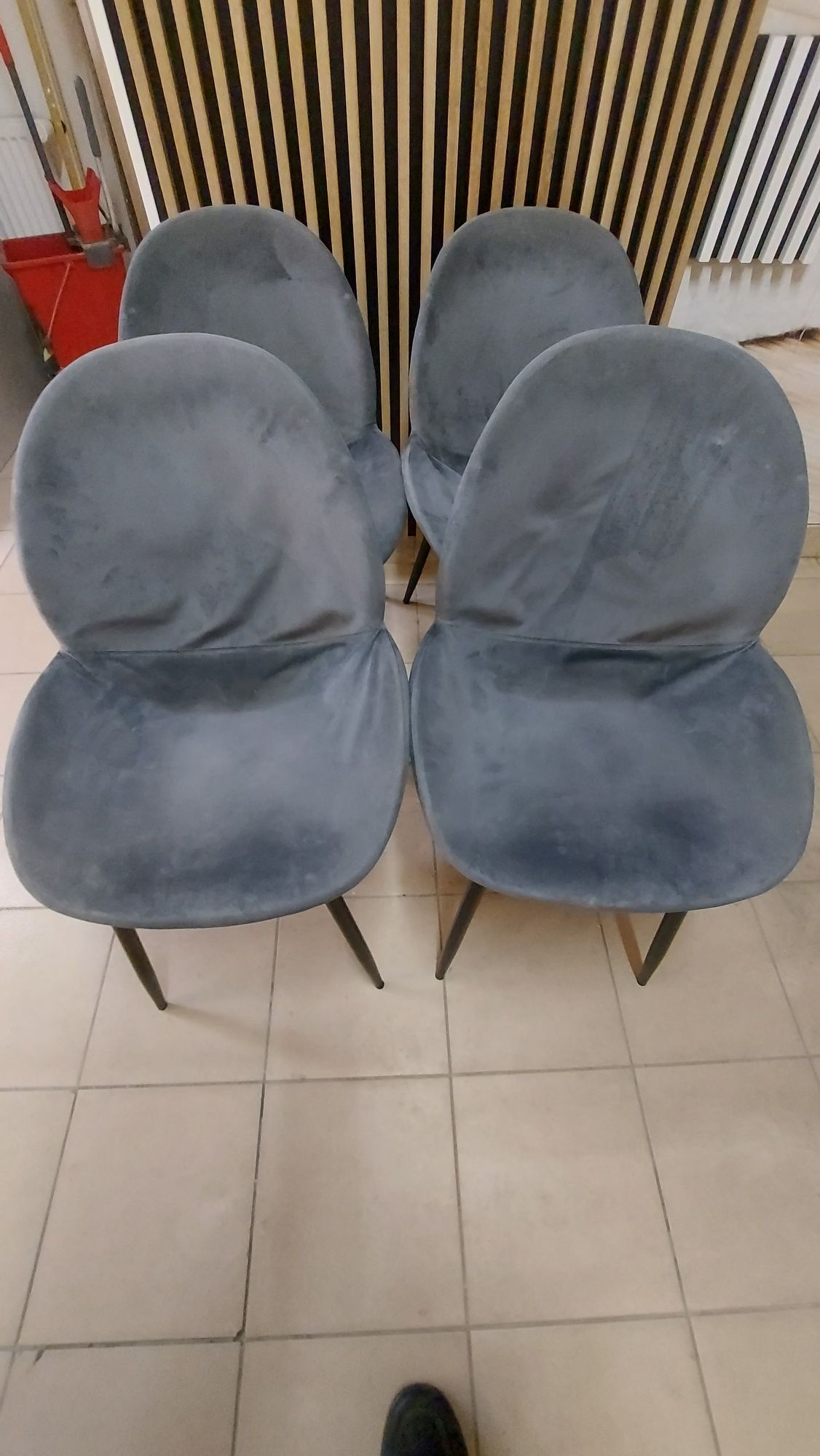 Krzesła do jadalni kubełkowe