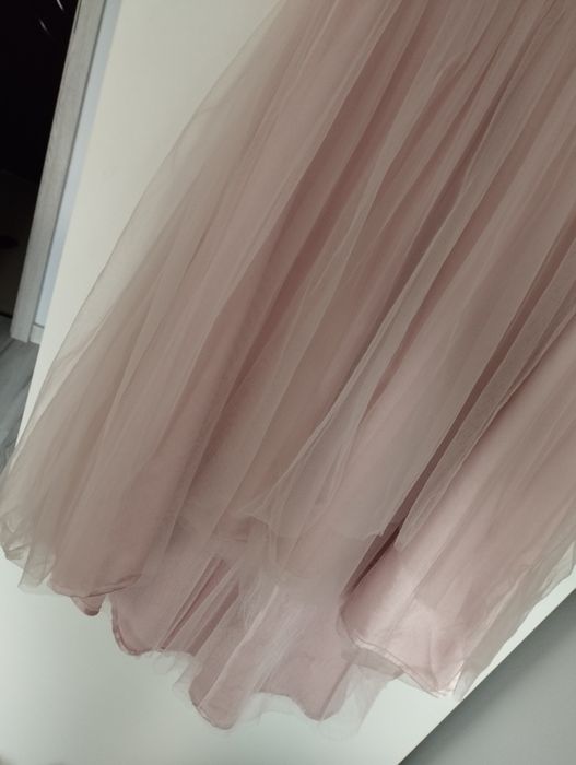 Sukienka tiulowa z dłuższym tyłem