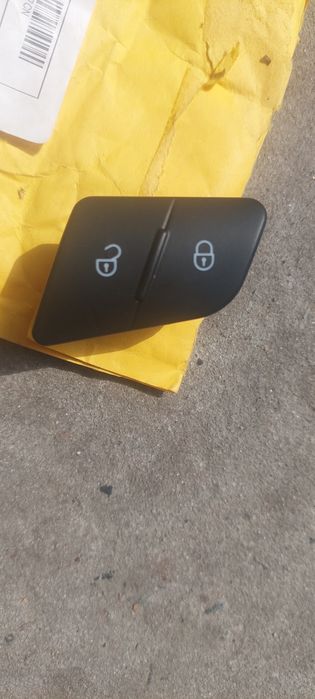 Кнопка центрального замка Volkswagen passat