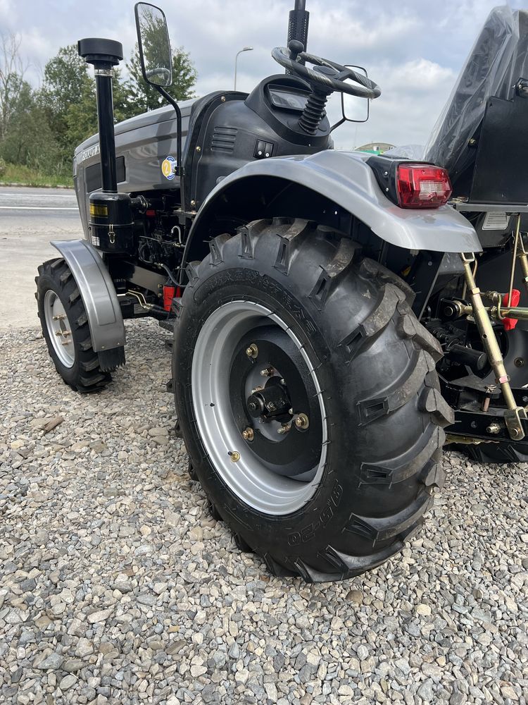 Трактор Скаут XT244, повнопривідний
