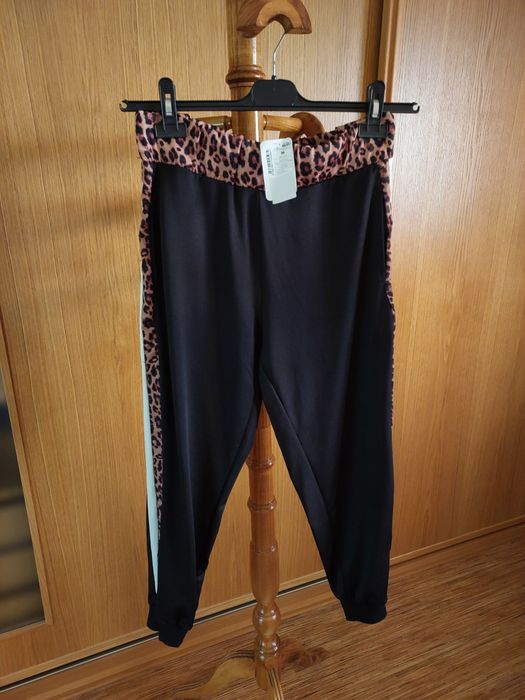 Calças NOVAS Pretas, M