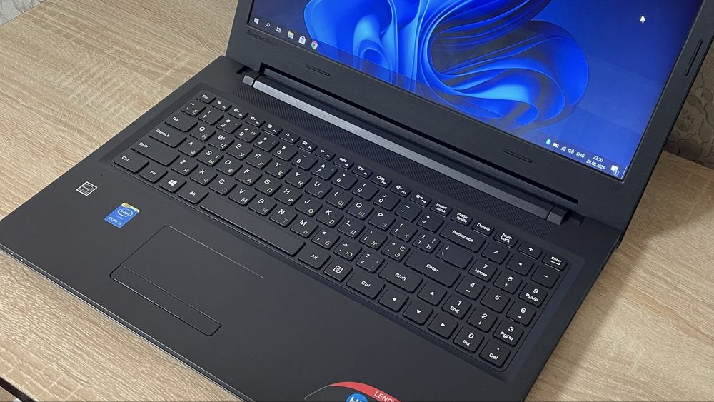 Ноутбук Lenovo IdeaPad 100-15IBD / 8 GB RAM / Intel Core i3 / Ідеал