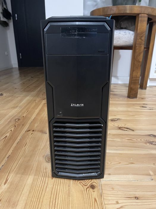 Komputer stacjonarny, procesor i-3, 16GB RAM, dysk SSD 500GB