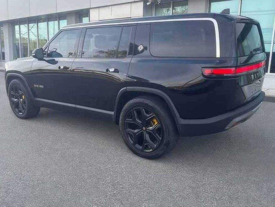 Rivian R1S Adventure Quad Motor      2023