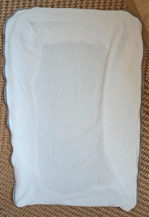 Zestaw przewijak, nakladka na komode  , pojemniki , przescieradlo IKEA