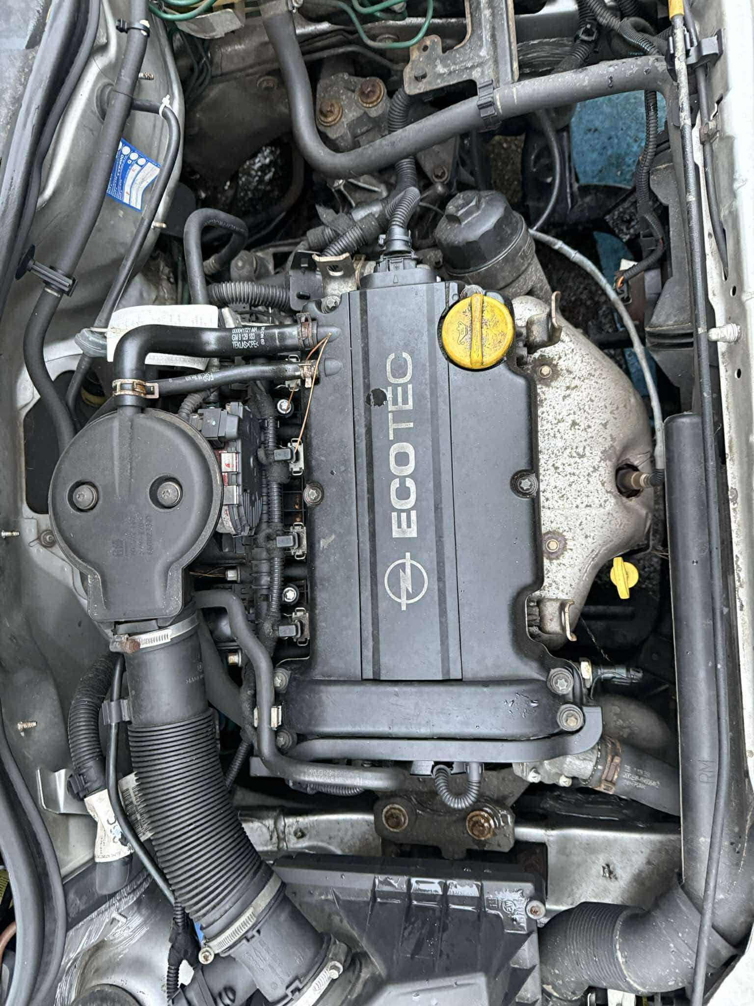 Opel corsa C na części Z157 silnik/maska/drzwi/fotele/kierownica/itp