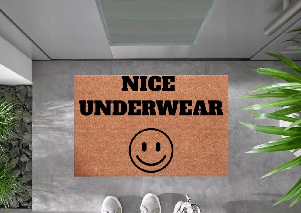 wycieraczka pod drzwi zamykaj śmieszny napis - nice underwear