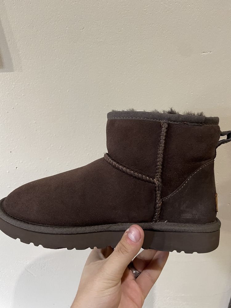 Продам угги UGG AUSTRALIA из натуральной замши, оригинал, шоколадные