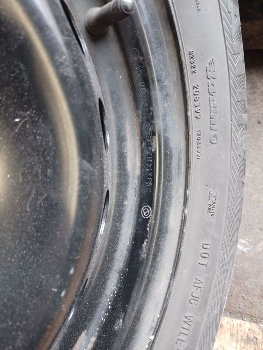 Продам  шини з дисками R14