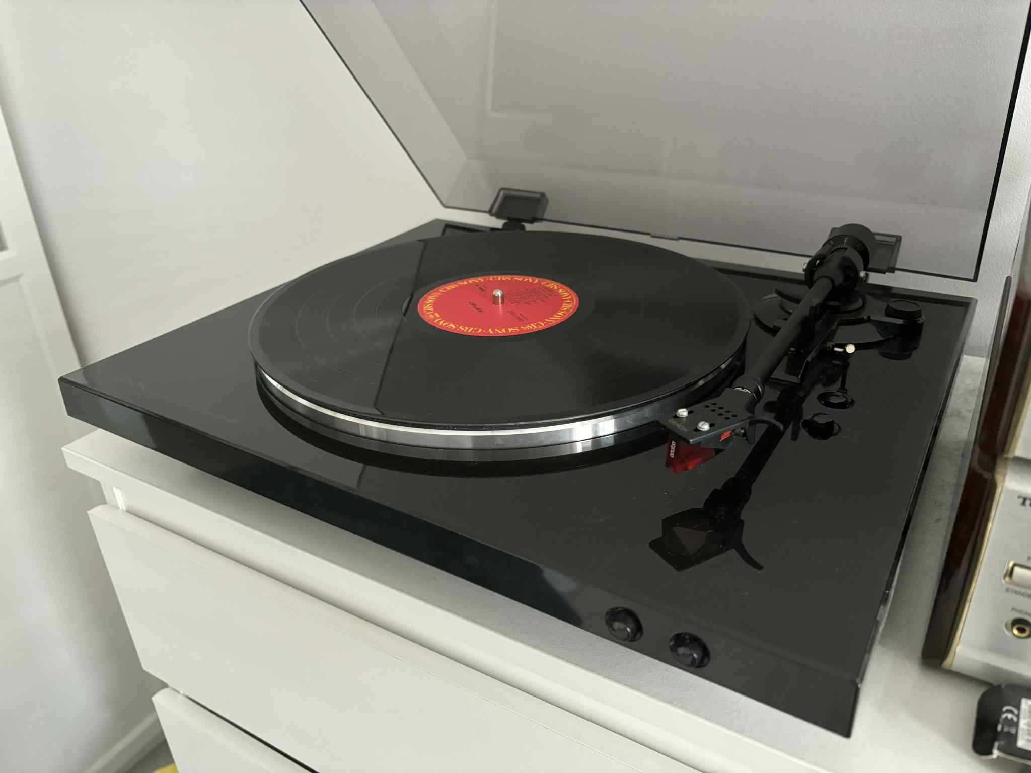 Gramofon Denon DP-300F z wkładką Ortofon 2m Red