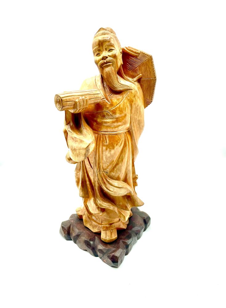 Buda oriental em madeira