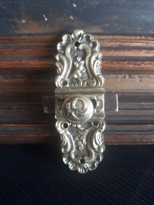 Fecho em bronze pequeno