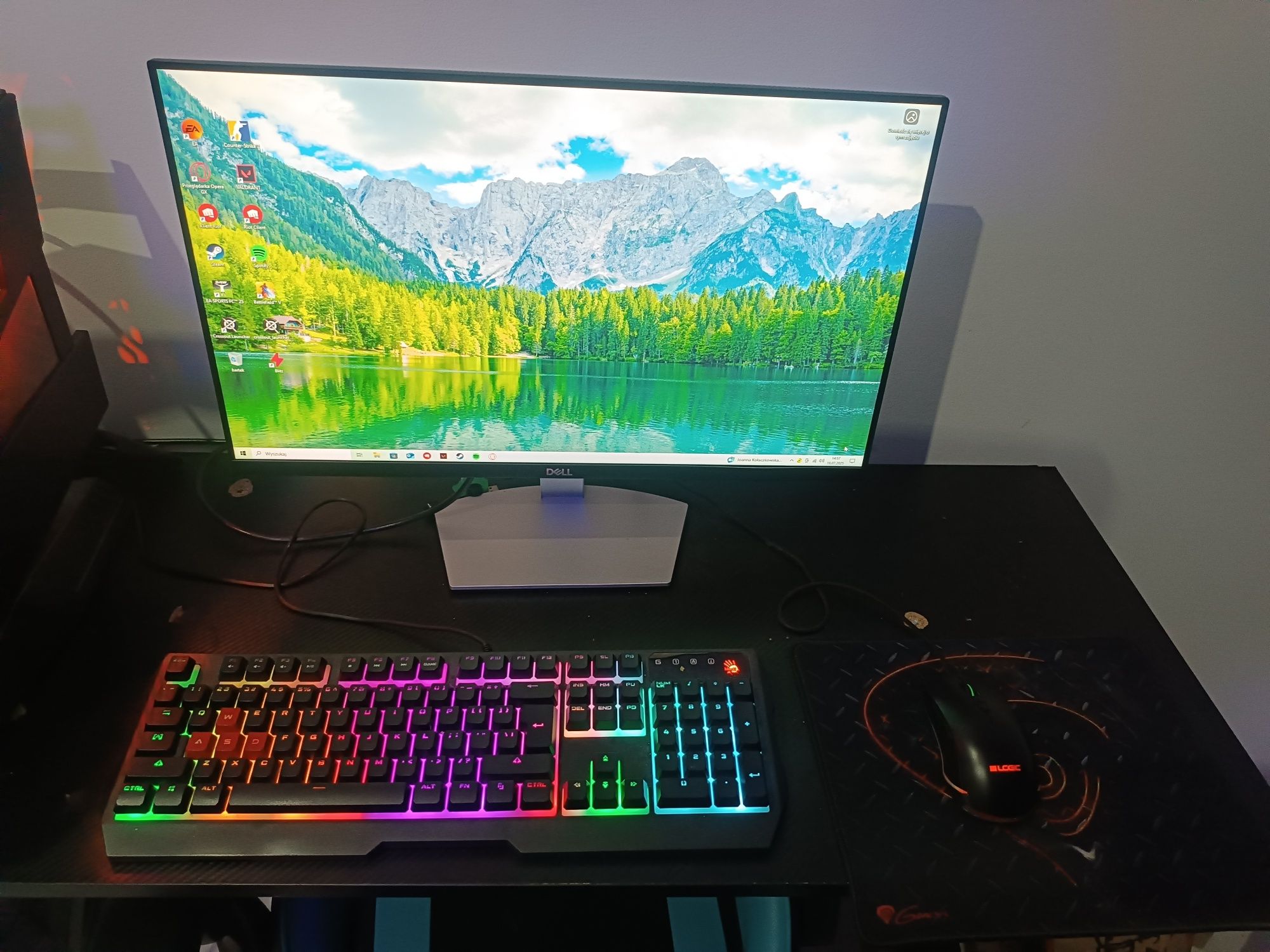 Komputer MSI + monitor, słuchawki, klawiatura, myszka