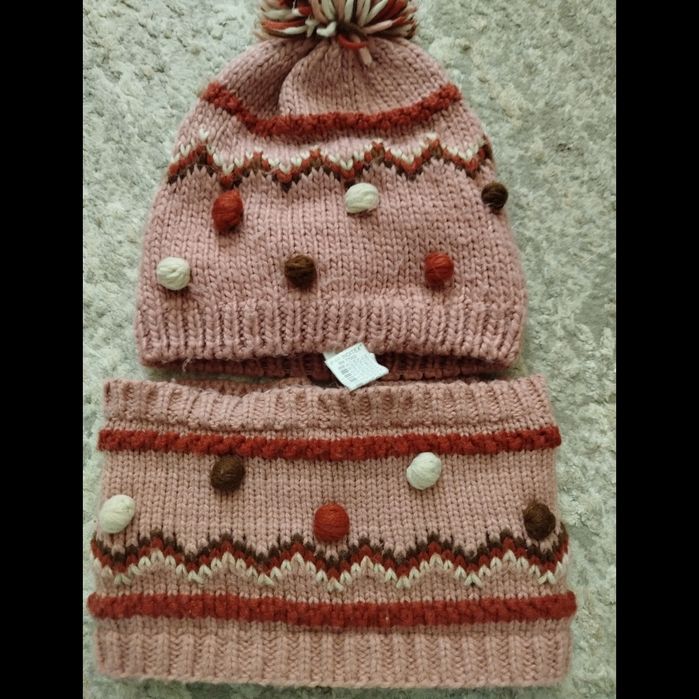 Теплюча шапка на дівчинку з хомутом утепленний на 5 років