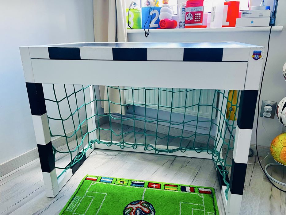 Biurko dla dzieci z szufladą bramka