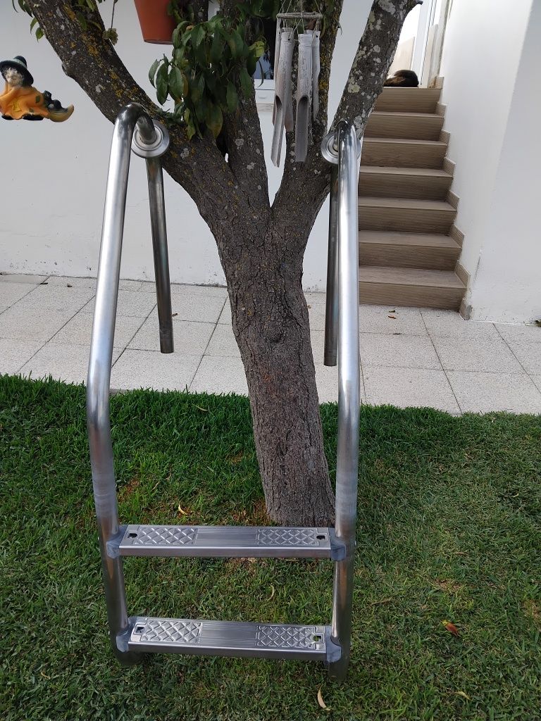 Escadas de piscina em inox.