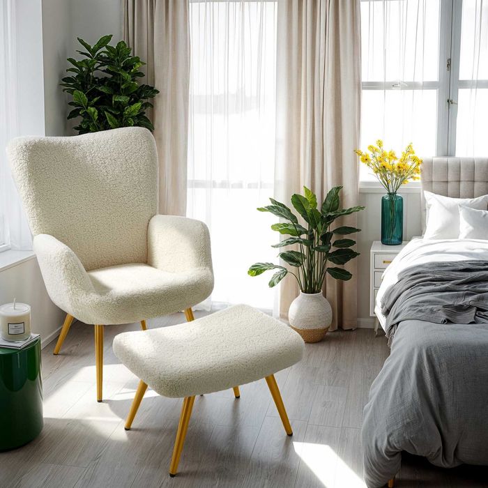 Fotel Hygge Bouclé kremowy/złoty Ze stołkiem OUTLET