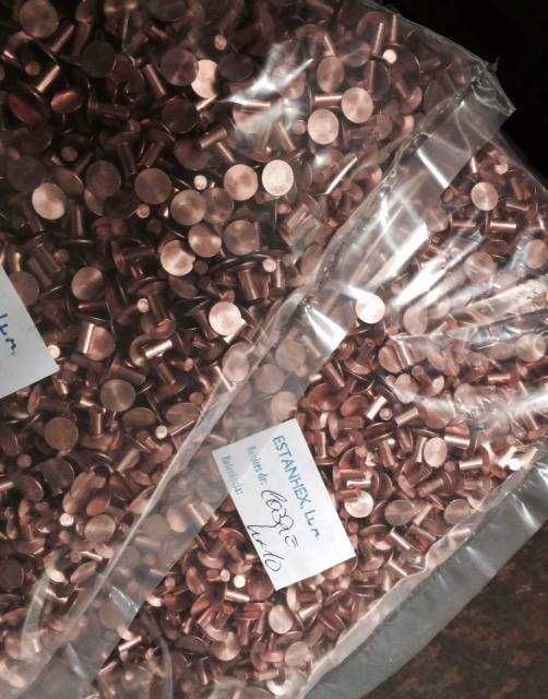 Rebites ou cravos de cobre