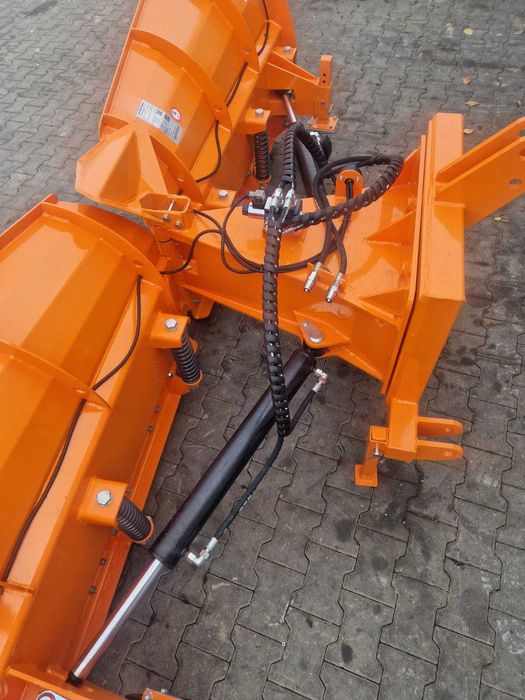 Pług hydrauliczny odśnieżny strzałkowy INTER-TECH 3.15m