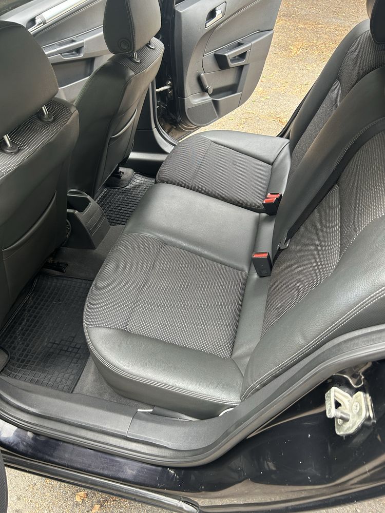 Opel Astra H в гарному стані