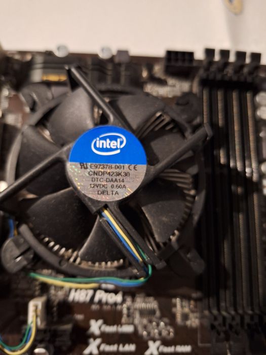 Plyta glowna asrock h87 pro4 z procesorem Intel Xeon e3-1231 oraz chlo