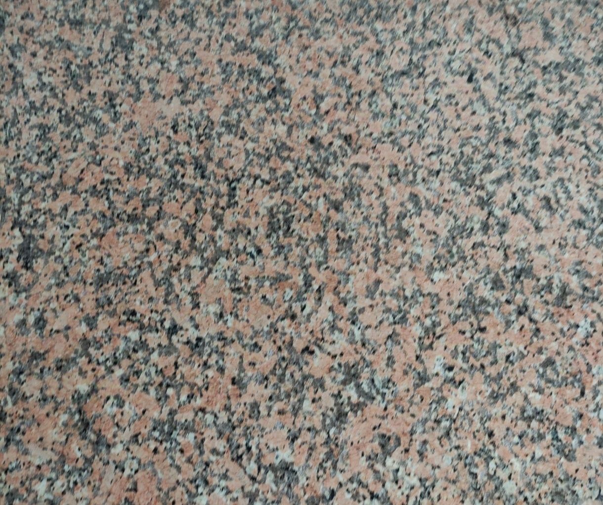 Pedra granito castanha e preta