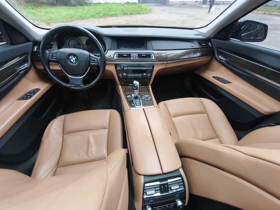 BMW 7 Series 2011