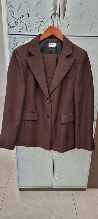 Жіночі молодіжні костюми в довгим рукавом з юбкою