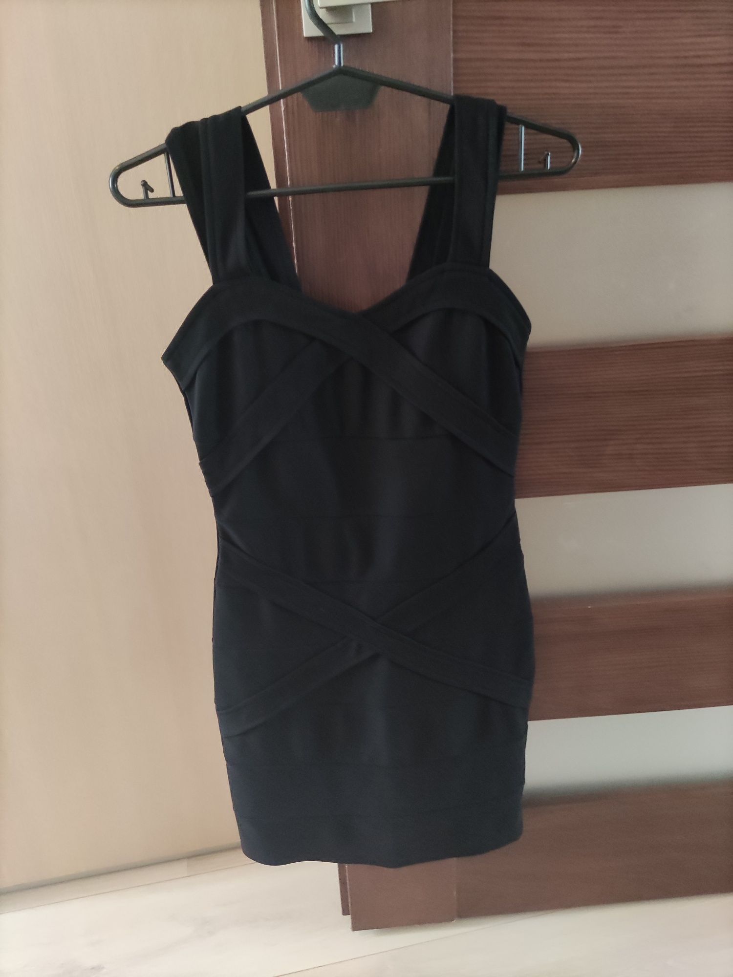 Sukienka mała czarna XS/S