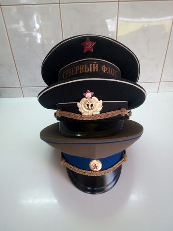Фуражки КГБ, ВМФ, и бескозырка сукно СССР.