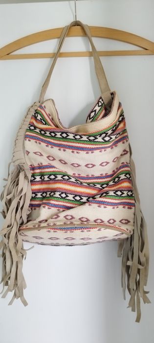 Mala estilo boho da Bershka