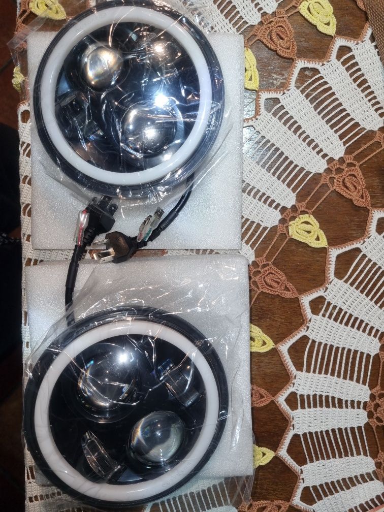 Farol com tecnologia LED CREE, ideal para motos, motas e veículos todo