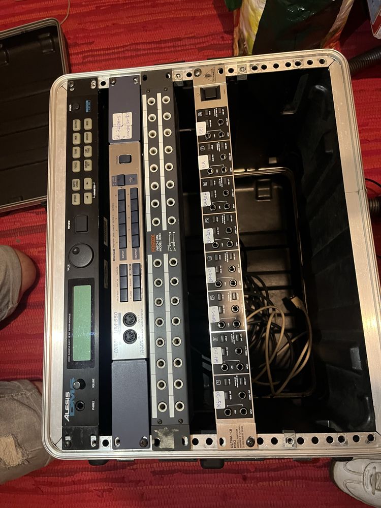 Patch bay, modulador e Inteeface usb -MIDI