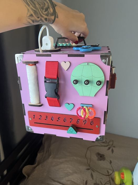 Бізі куб , іграшка розвиваюча