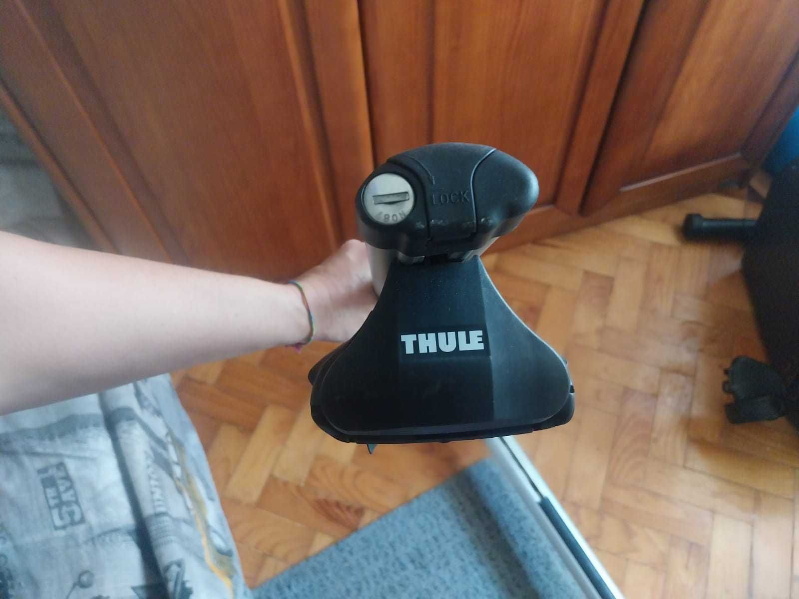 Conjunto 2 barras e suportes tejadilho marca Thule