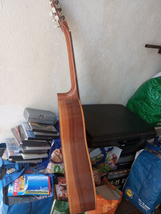 Guitarra antiga muito boa madeira boa escala