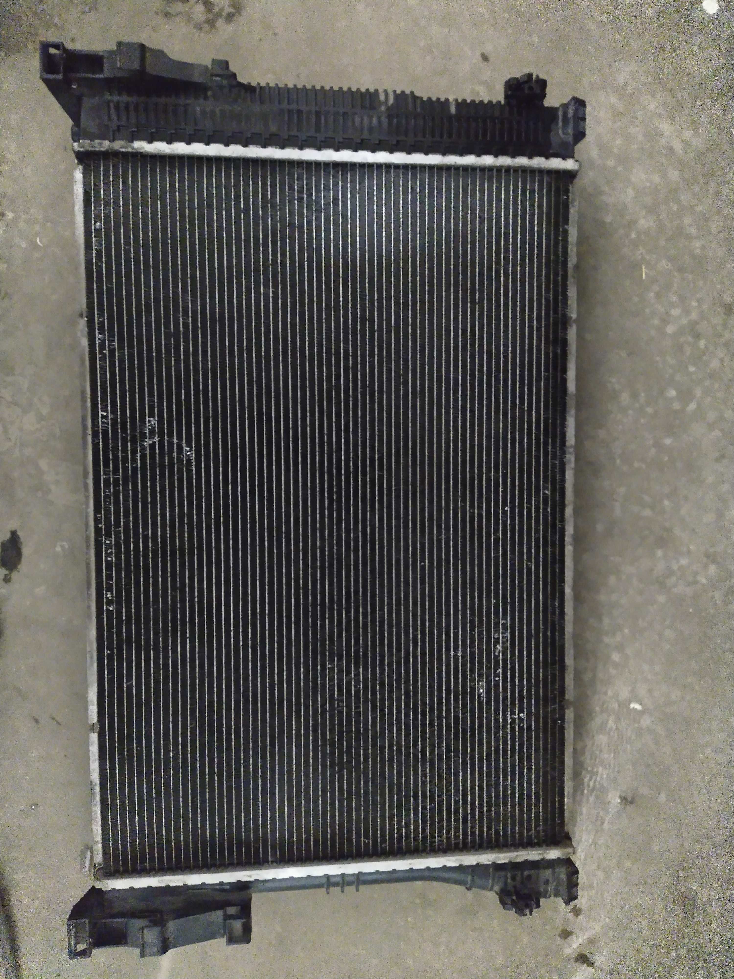 Радиатор охлаждения w212, w204, w207  2010 год E class
