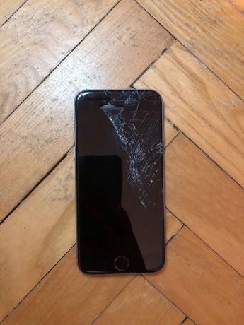 iPhone 6 ze zbitą szybką
