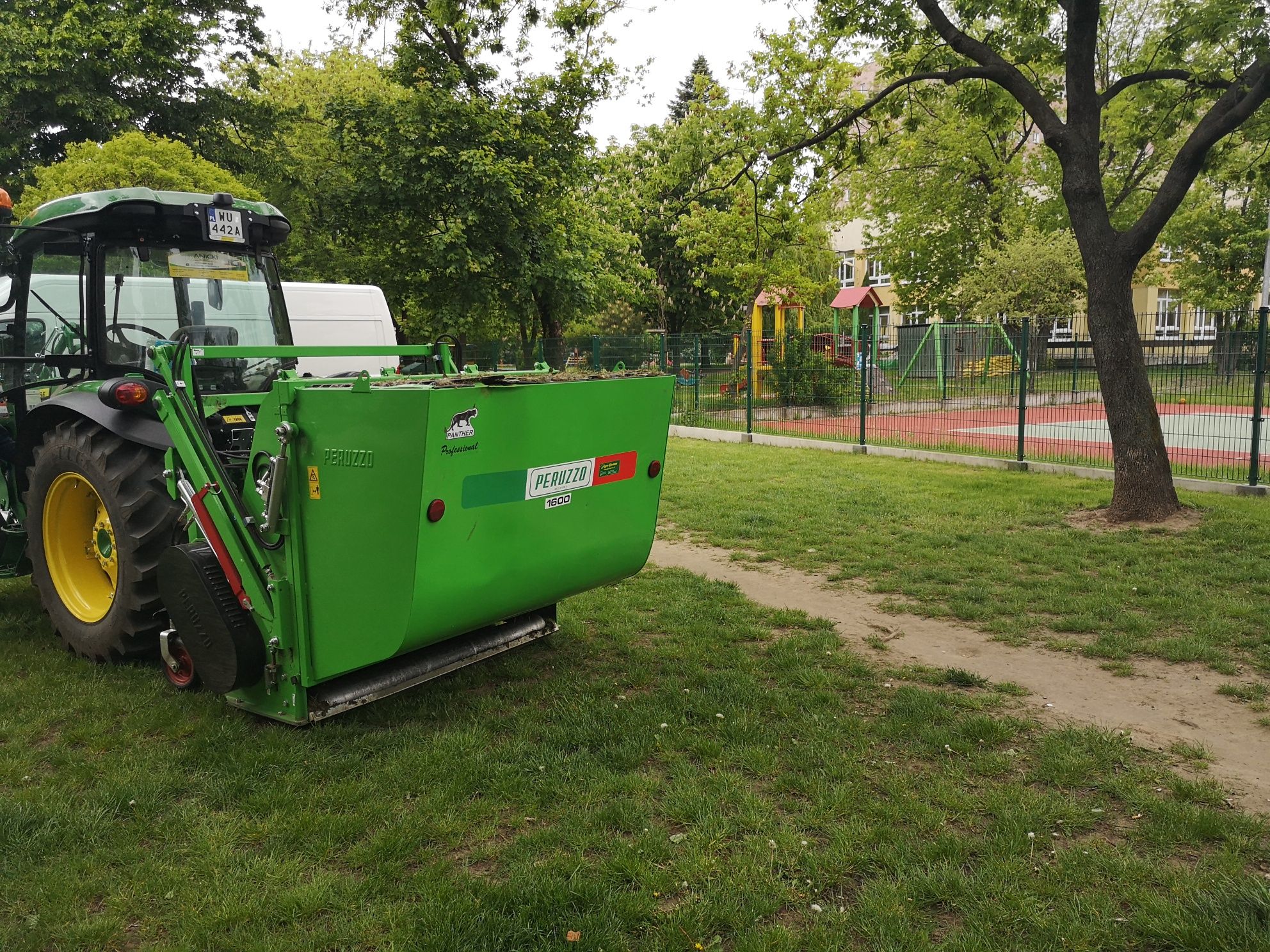 Koszenie traw kosiarka bijakowa zrębkowanie gałęzi, wycinka drzew